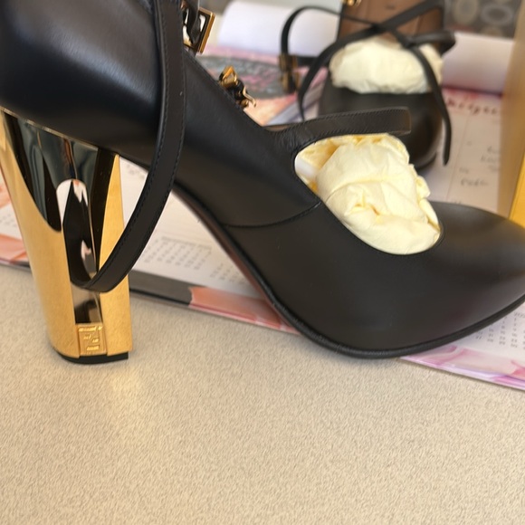 Fendi pump worn one time only! - Picture 3 of 10